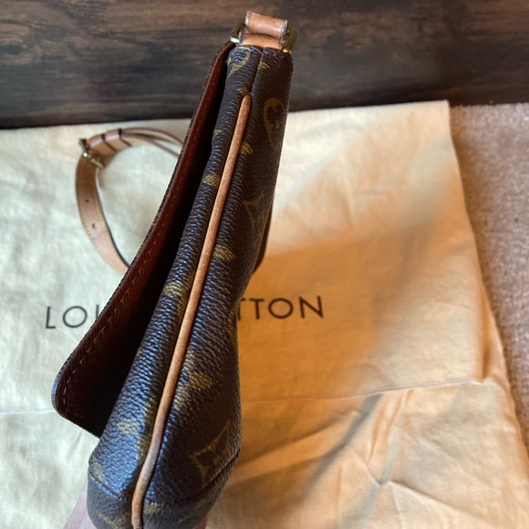 💯% Authentic Louis Vuitton Musette tango should bag - Picture 6 of 10